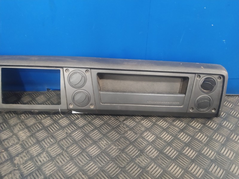 Recambio de salpicadero para chrysler jeep commander 3.0 v6 crd limited referencia OEM IAM   