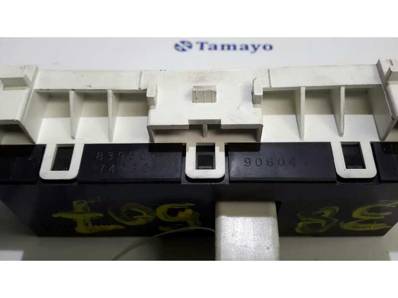 Recambio de pantalla airbag para toyota iq 1.0 cat referencia OEM IAM 8395074030  906043
