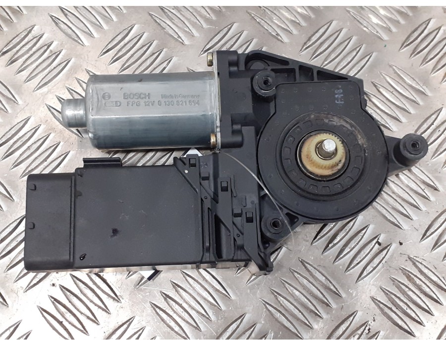 Recambio de motor elevalunas delantero derecho para volkswagen passat variant (3b6) 1.9 tdi referencia OEM IAM 3B4837752LB 97001