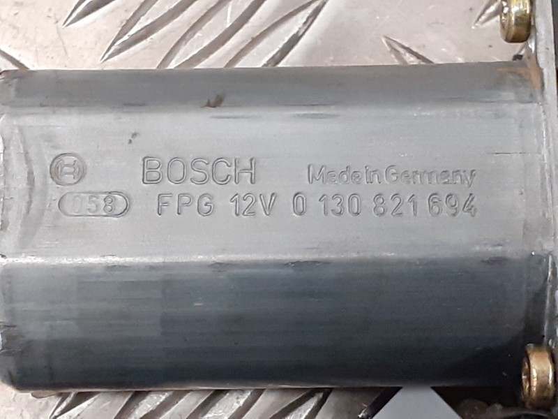 Recambio de motor elevalunas delantero derecho para volkswagen passat variant (3b6) 1.9 tdi referencia OEM IAM 3B4837752LB 97001