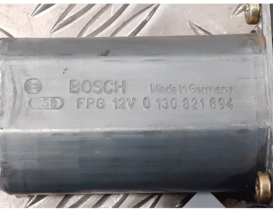 Recambio de motor elevalunas delantero derecho para volkswagen passat variant (3b6) 1.9 tdi referencia OEM IAM 3B4837752LB 97001