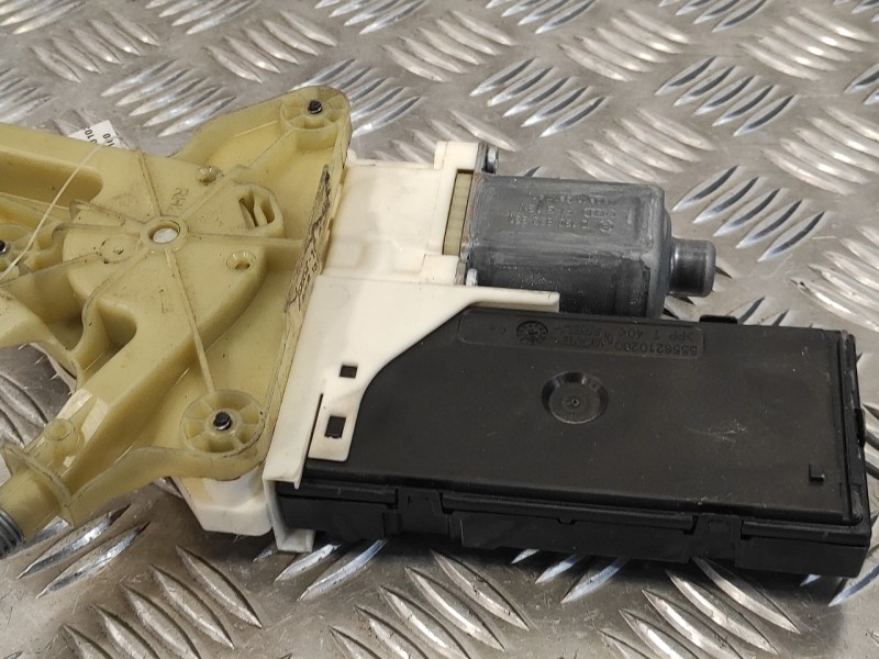 Recambio de elevalunas delantero derecho para renault laguna iii laguna iii referencia OEM IAM 807300002R 503621030103 978932100