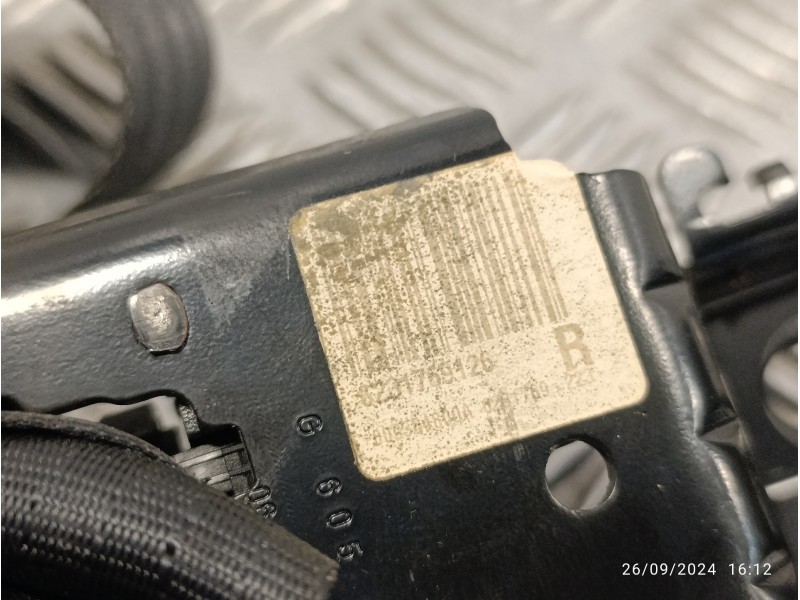Recambio de cinturon seguridad delantero derecho para volvo c30 2.0 diesel cat referencia OEM IAM 6061062R0  