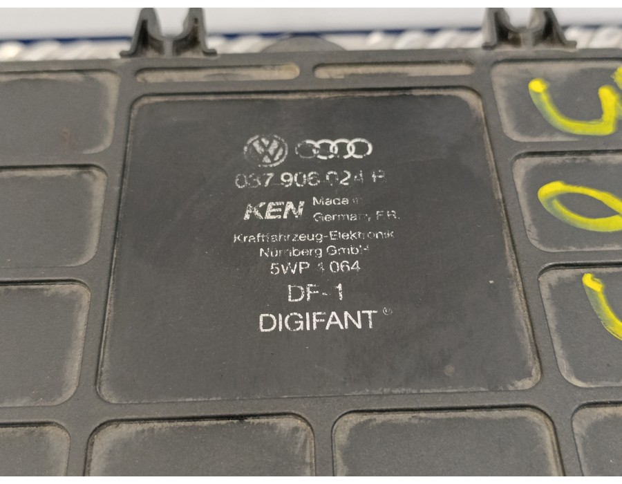 Recambio de centralita motor uce para volkswagen golf iii berlina (1h1) 2.0 referencia OEM IAM 5WP4064  037906024B