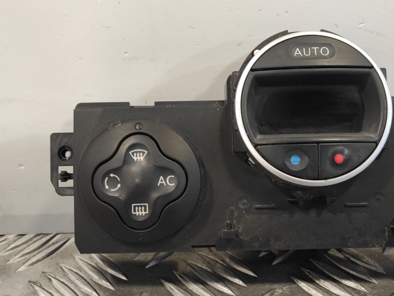 Recambio de mando climatizador para renault clio iii 2.0 16v cat referencia OEM IAM 8200296683  