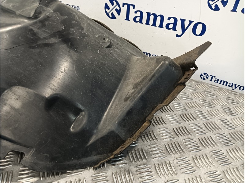 Recambio de plastico paso rueda delantero derecho para land rover discovery sport referencia OEM IAM FK7216A573AD  