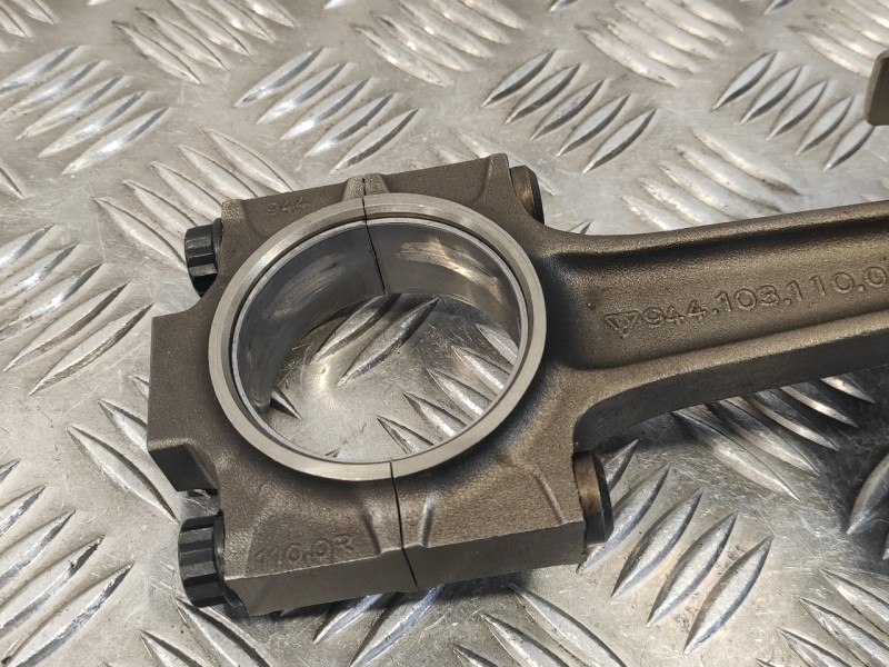Recambio de biela para porsche 928 4.5 v8 referencia OEM IAM 9441031100R  