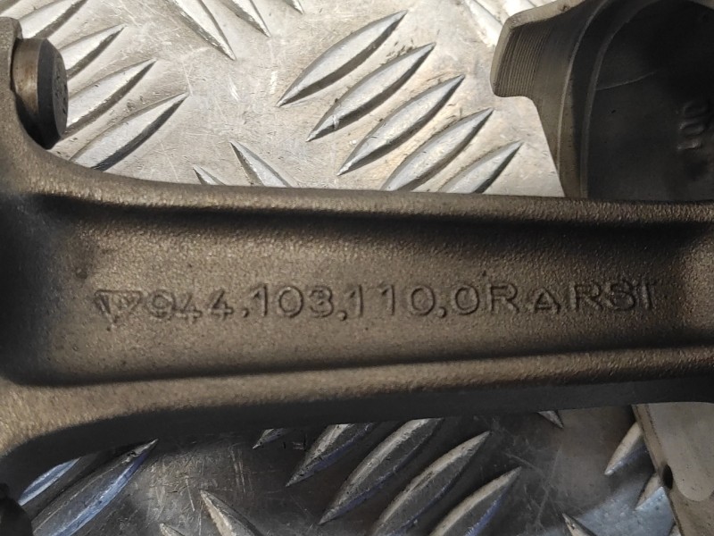 Recambio de biela para porsche 928 4.5 v8 referencia OEM IAM 9441031100R  
