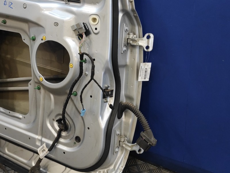 Recambio de puerta delantera izquierda para land rover freelander (lr2) 2.2 td4 cat referencia OEM IAM   