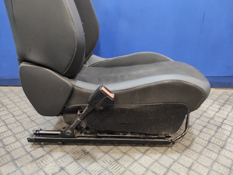 Recambio de juego asientos completo para opel corsa f corsa f referencia OEM IAM   