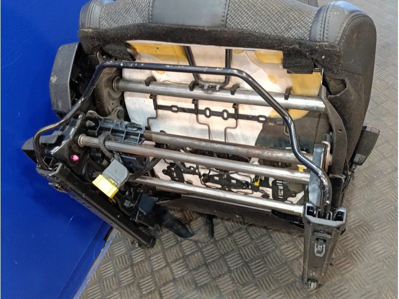 Recambio de asiento delantero derecho para peugeot 3008 1.2 12v e-thp referencia OEM IAM 1687759X  