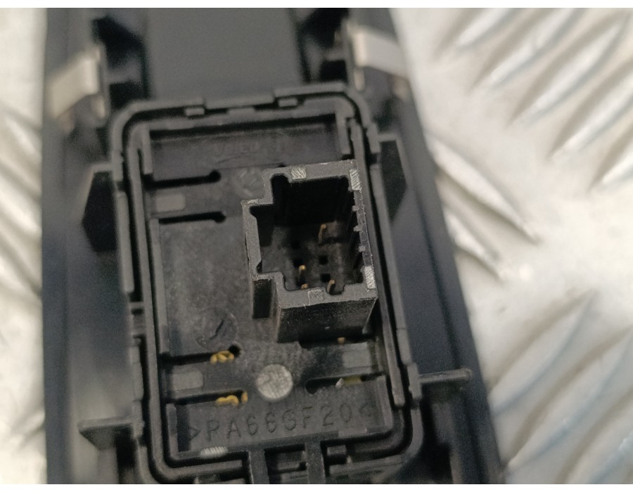 Recambio de mando elevalunas delantero derecho para renault megane iii berlina 5 p 1.2 16v referencia OEM IAM   