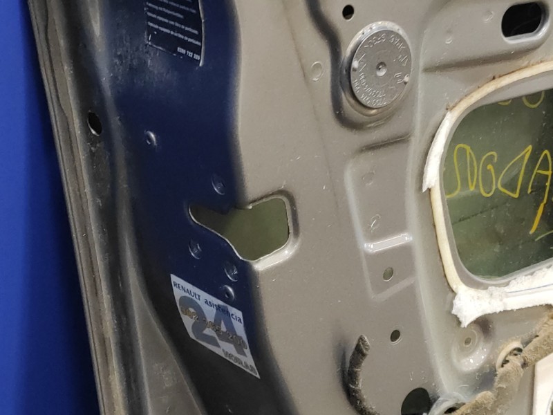 Recambio de puerta delantera izquierda para renault scenic iii 1.5 dci diesel fap referencia OEM IAM   