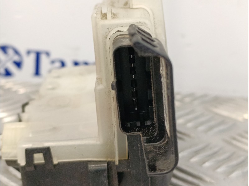 Recambio de cerradura puerta trasera derecha para peugeot 3008 1.6 blue-hdi fap referencia OEM IAM 16942683  