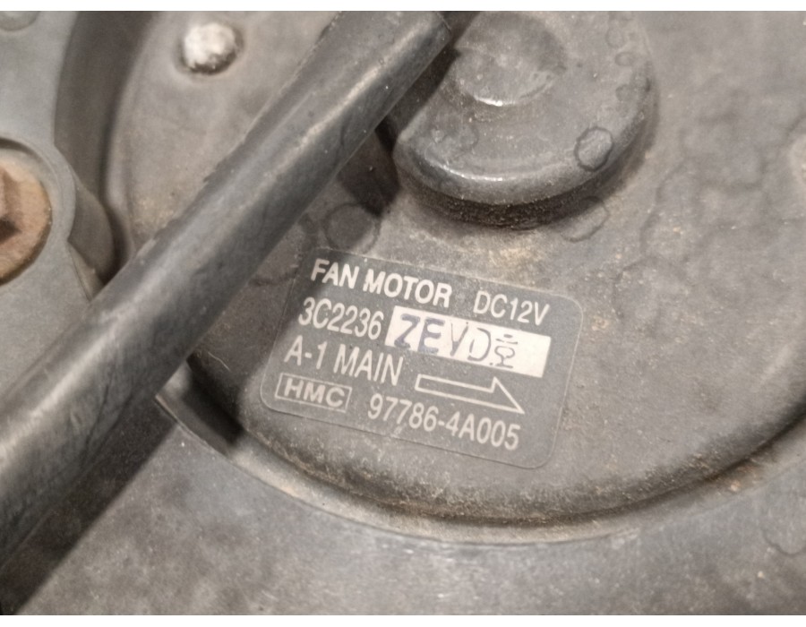 Recambio de electroventilador para hyundai h 1 starex 2.5 turbodiesel cat referencia OEM IAM 977864A005 3C2236 977304A005