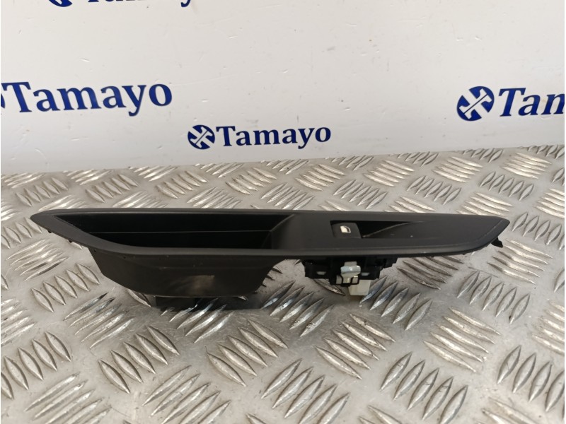Recambio de mando elevalunas trasero derecho para peugeot 3008 1.6 blue-hdi fap referencia OEM IAM 9810514977  