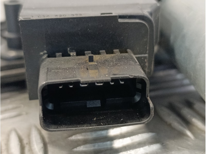 Recambio de elevalunas delantero derecho para peugeot 3008 1.2 12v e-thp referencia OEM IAM 9811791280 1137328865 0130824068