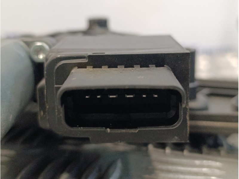 Recambio de elevalunas delantero izquierdo para peugeot 3008 1.2 12v e-thp referencia OEM IAM 9811848780  0130824069