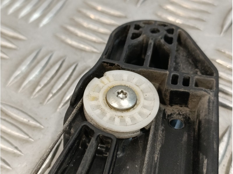 Recambio de elevalunas delantero izquierdo para peugeot 3008 1.2 12v e-thp referencia OEM IAM 9811848780  0130824069