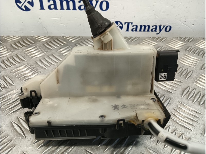 Recambio de cerradura puerta delantera derecha para peugeot 208 1.2 16v vti referencia OEM IAM 9812500780  