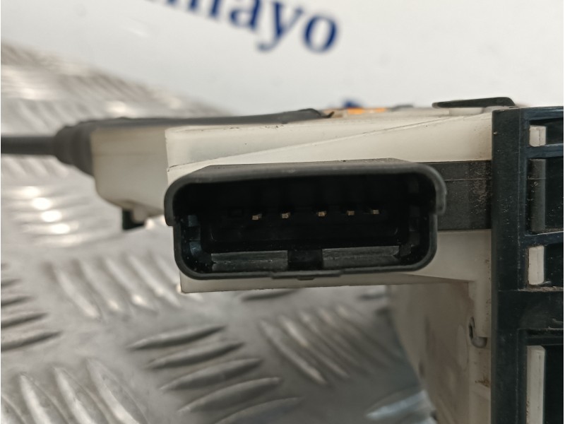 Recambio de cerradura puerta delantera derecha para peugeot 208 1.2 16v vti referencia OEM IAM 9812500780  