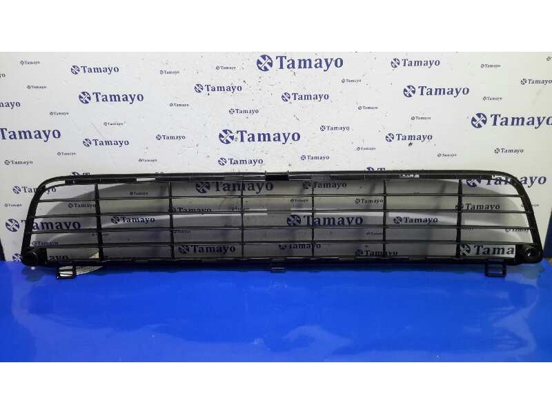 Recambio de rejilla paragolpes delantero para toyota hilux (kun) referencia OEM IAM 531120K060  