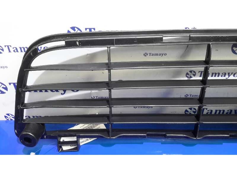 Recambio de rejilla paragolpes delantero para toyota hilux (kun) referencia OEM IAM 531120K060  