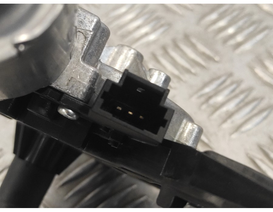 Recambio de motor limpia trasero para peugeot 308 1.6 blue-hdi fap referencia OEM IAM 9819523180  0390205010