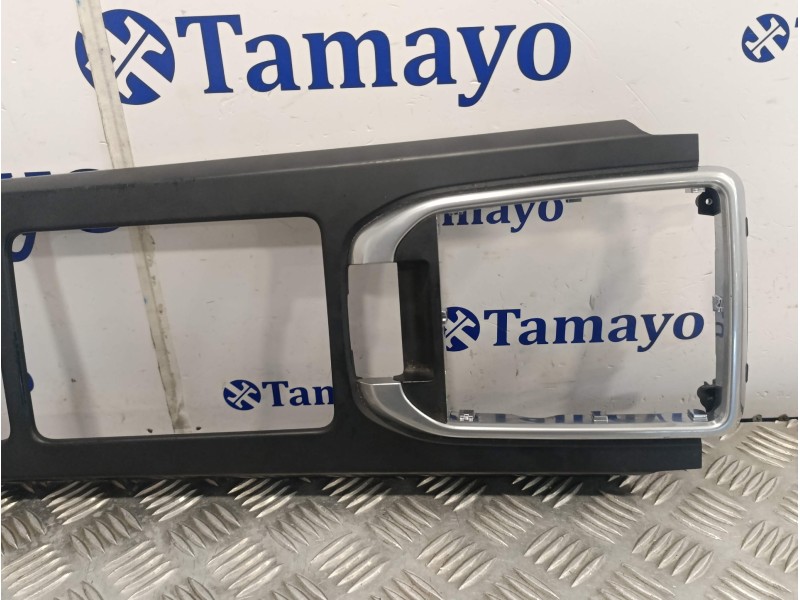 Recambio de moldura para land rover discovery sport referencia OEM IAM FK72045A66A  