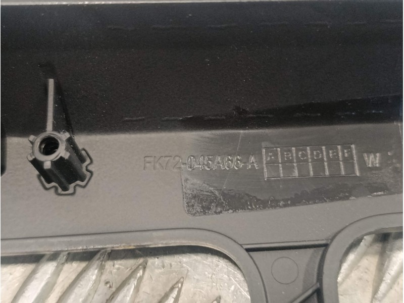 Recambio de moldura para land rover discovery sport referencia OEM IAM FK72045A66A  