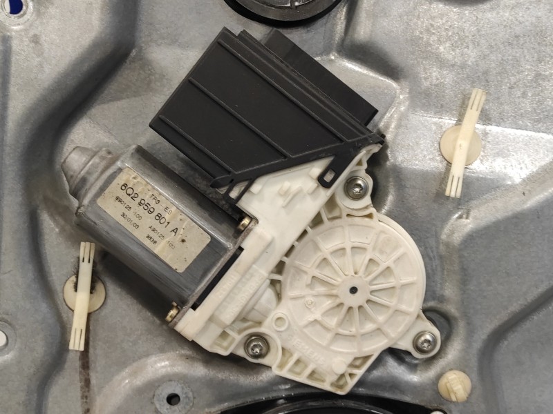 Recambio de elevalunas delantero derecho para seat ibiza (6l1) 1.9 sdi referencia OEM IAM 6Q2959801A 990125100 6L3837752AD
