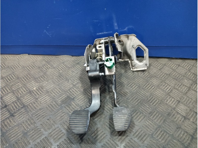 Recambio de pedal embrague para peugeot 2008 (--.2013) 1.2 12v e-thp / puretech referencia OEM IAM   