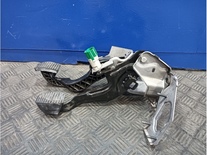 Recambio de pedal embrague para peugeot 2008 (--.2013) 1.2 12v e-thp / puretech referencia OEM IAM   