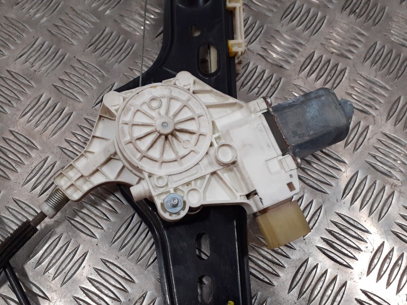 Recambio de elevalunas delantero derecho para bmw serie 3 berlina (e90) 318d referencia OEM IAM 0130822227 996625101 6927028