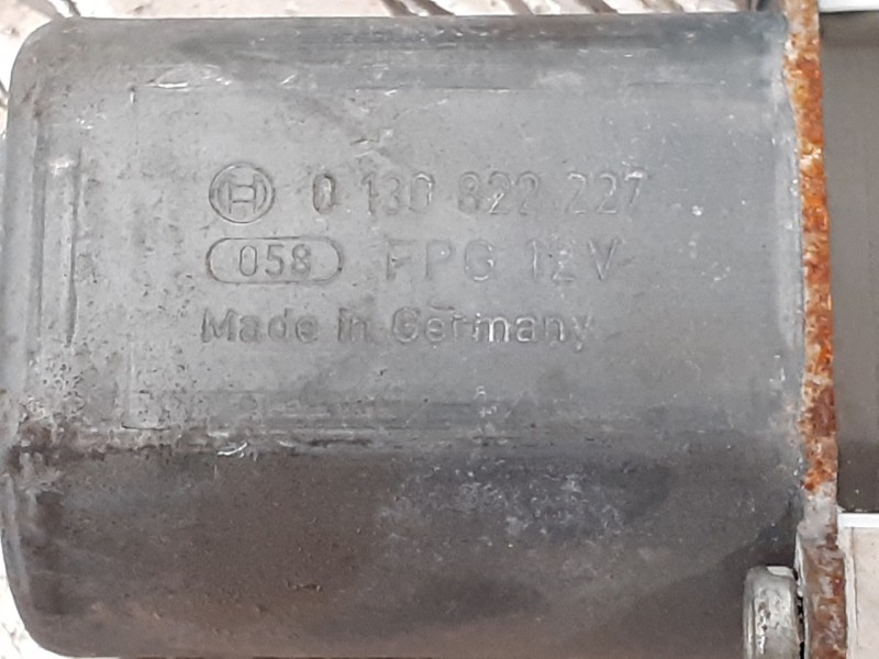 Recambio de elevalunas delantero derecho para bmw serie 3 berlina (e90) 318d referencia OEM IAM 0130822227 996625101 6927028