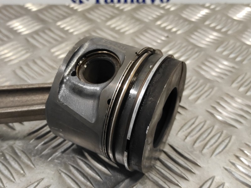 Recambio de piston para land rover discovery 2.7 td v6 cat referencia OEM IAM H268X  276DT
