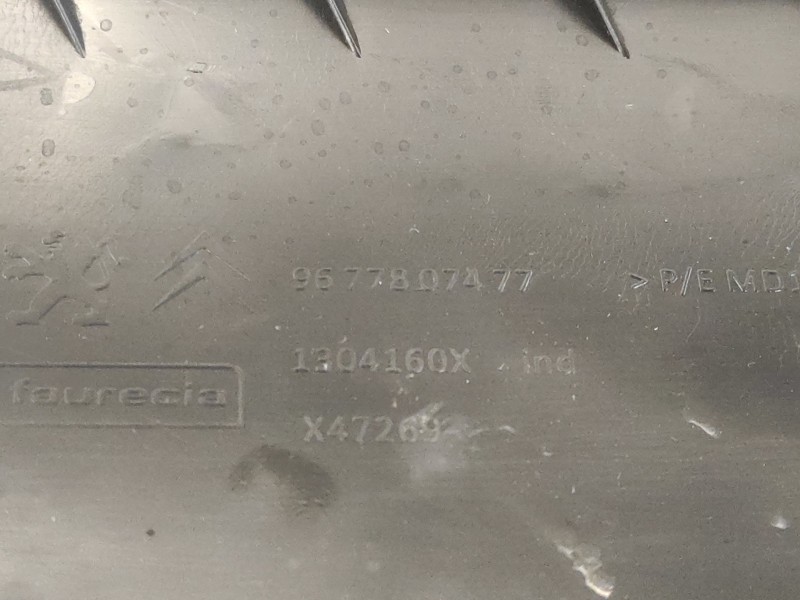 Recambio de moldura para peugeot 308 1.6 blue-hdi fap referencia OEM IAM 9677807477  