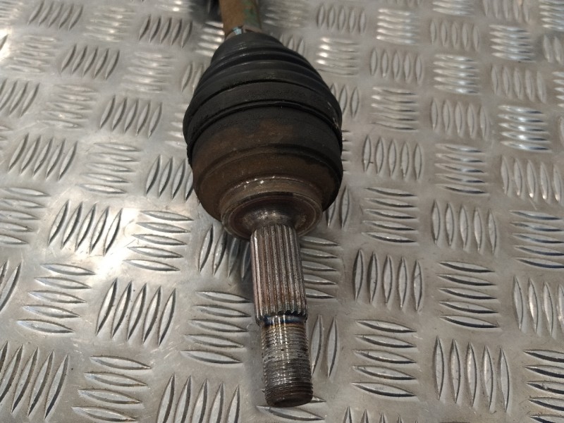 Recambio de transmision delantera derecha para dacia sandero 1.2 16v cat referencia OEM IAM 8201045819  