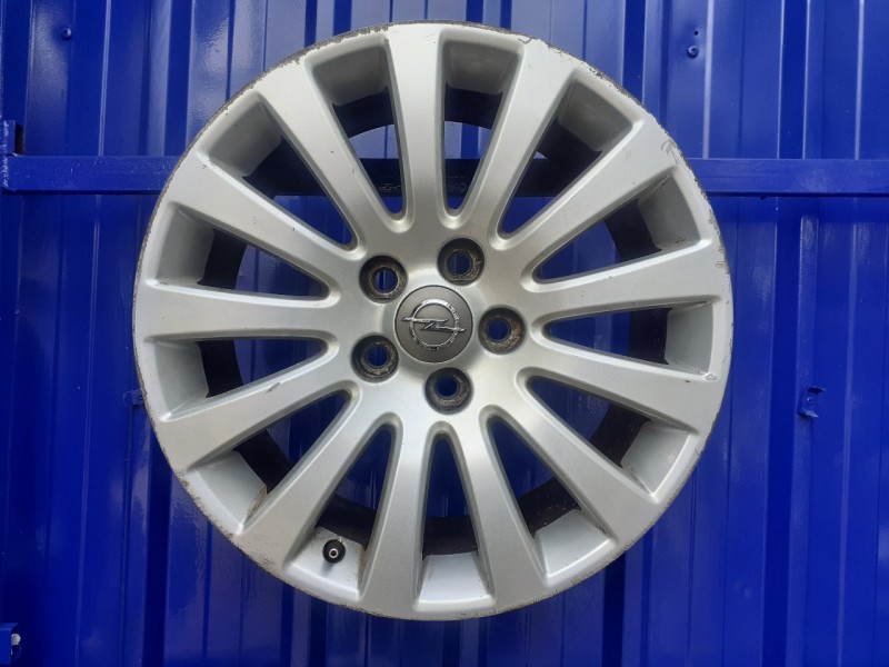 Recambio de llanta para opel insignia sports tourer 2.0 16v cdti referencia OEM IAM 13235012  