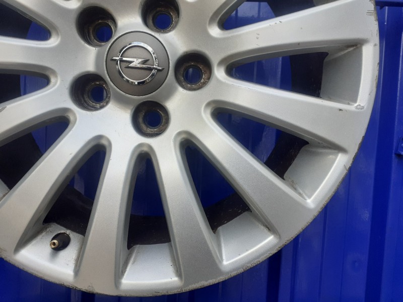 Recambio de llanta para opel insignia sports tourer 2.0 16v cdti referencia OEM IAM 13235012  