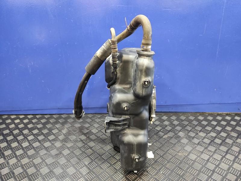 Recambio de deposito adblue para renault master iii master iii referencia OEM IAM 172A21178R 172A28000R 172A22038R