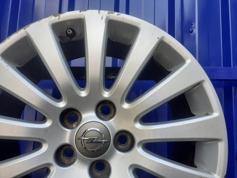 Recambio de llanta para opel insignia sports tourer 2.0 16v cdti referencia OEM IAM 13235012  
