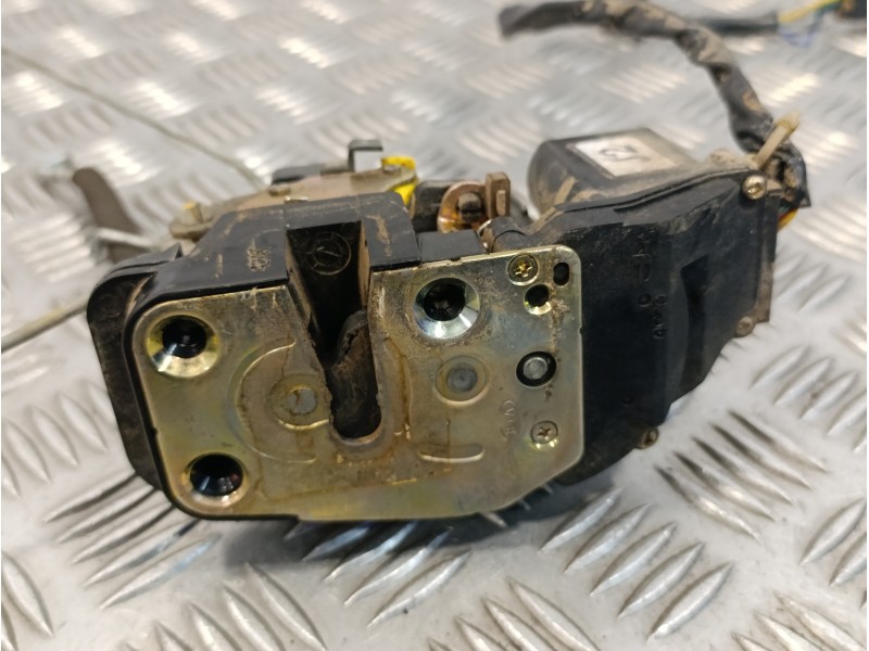 Recambio de cerradura puerta delantera izquierda para kia carens 2.0 crdi referencia OEM IAM   