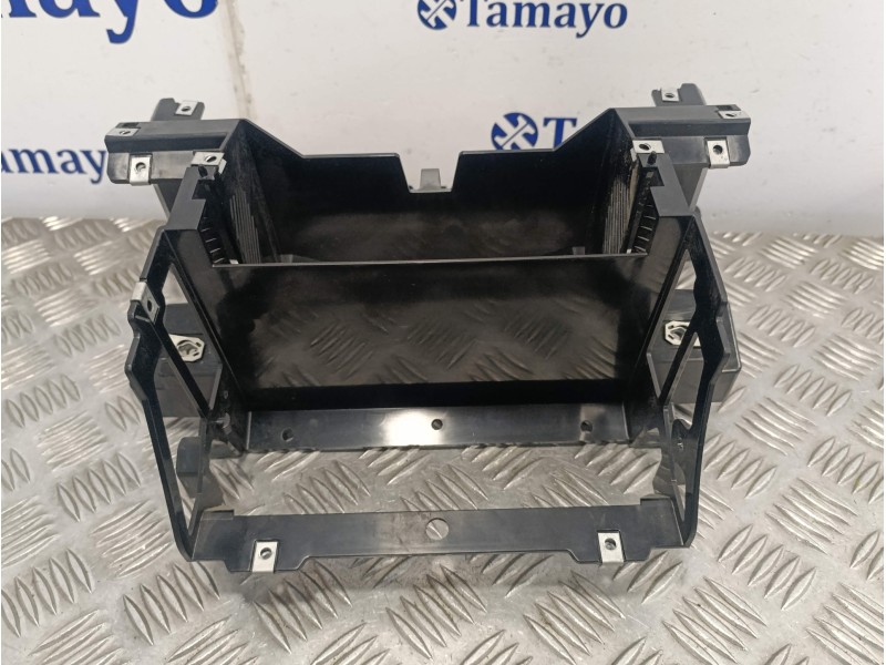 Recambio de moldura para land rover discovery sport referencia OEM IAM FK7204326AB  