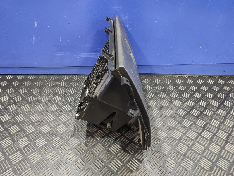 Recambio de guantera central delantera para land rover discovery sport referencia OEM IAM HJ3214K016BA  16A134BLF9