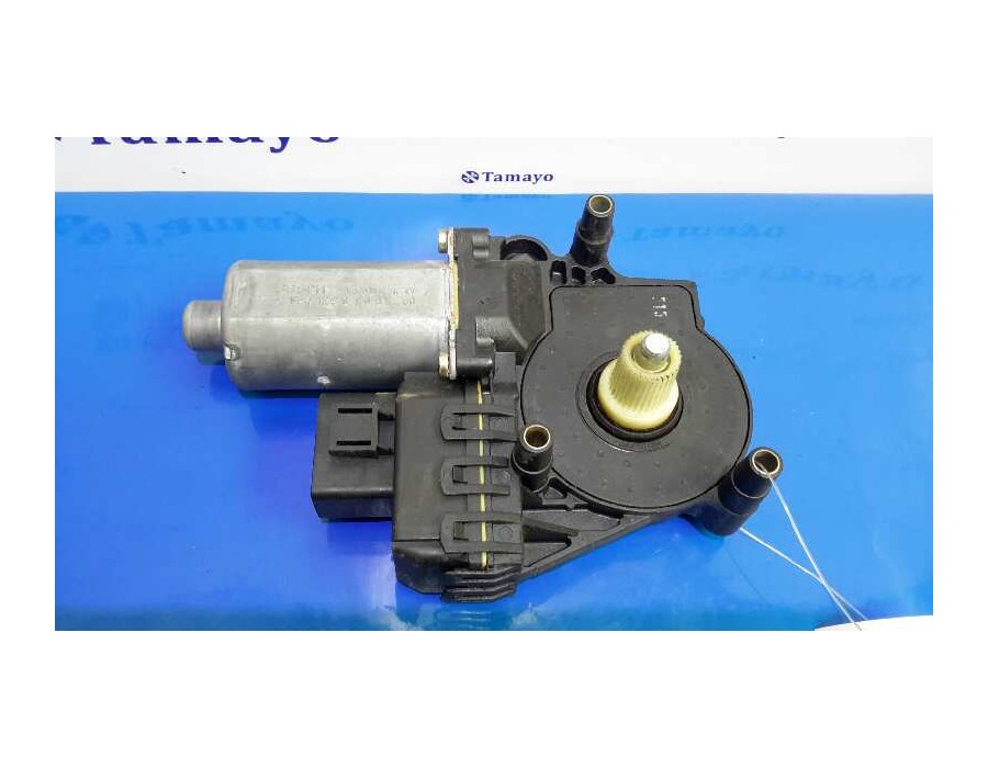 Recambio de motor elevalunas delantero derecho para audi a4 avant (b5) 1.9 tdi referencia OEM IAM 0130821786  