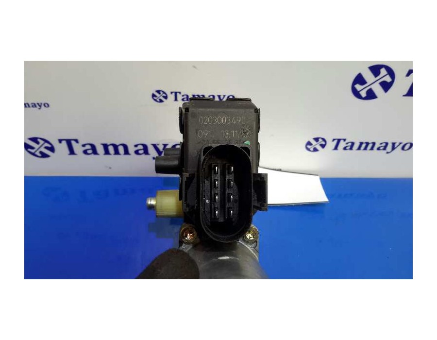 Recambio de motor elevalunas delantero derecho para audi a4 avant (b5) 1.9 tdi referencia OEM IAM 0130821786  