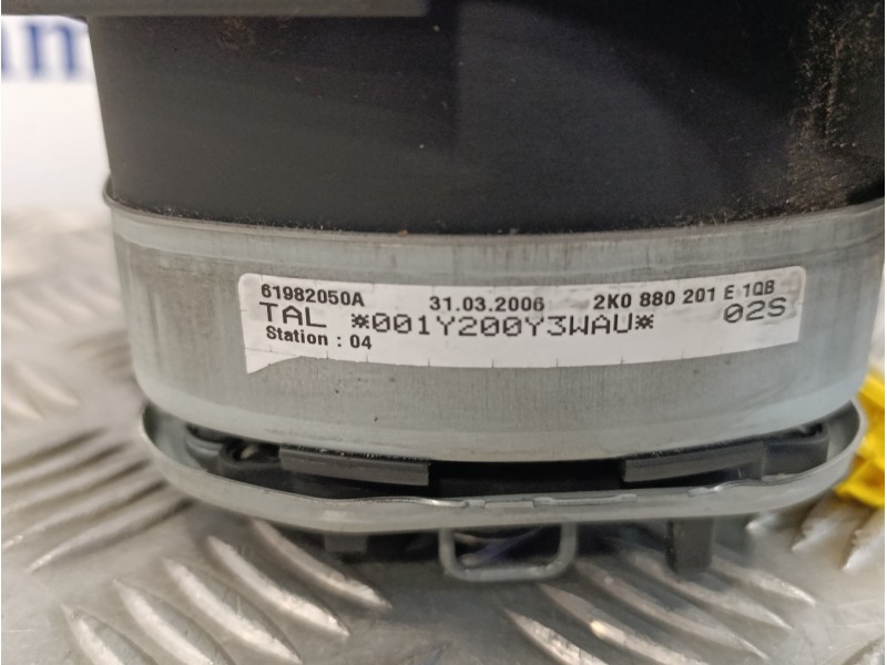 Recambio de airbag delantero izquierdo para volkswagen caddy ka/kb (2k) 1.9 tdi referencia OEM IAM 2K0880201E  61982050A