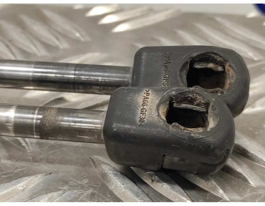 Recambio de amortiguadores maletero / porton para hyundai i30 (gd) 1.4 cat referencia OEM IAM 81780A6000  