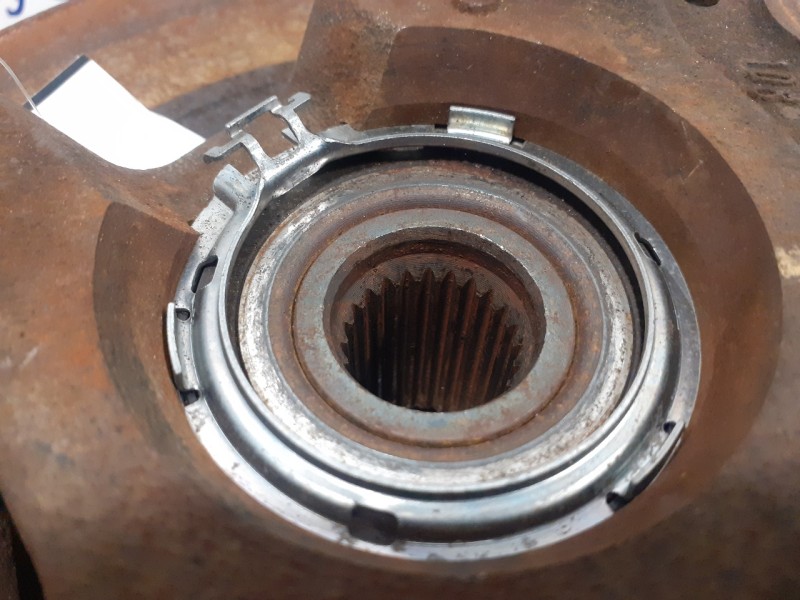 Recambio de mangueta delantera izquierda para renault clio iii 1.5 dci diesel cat referencia OEM IAM   